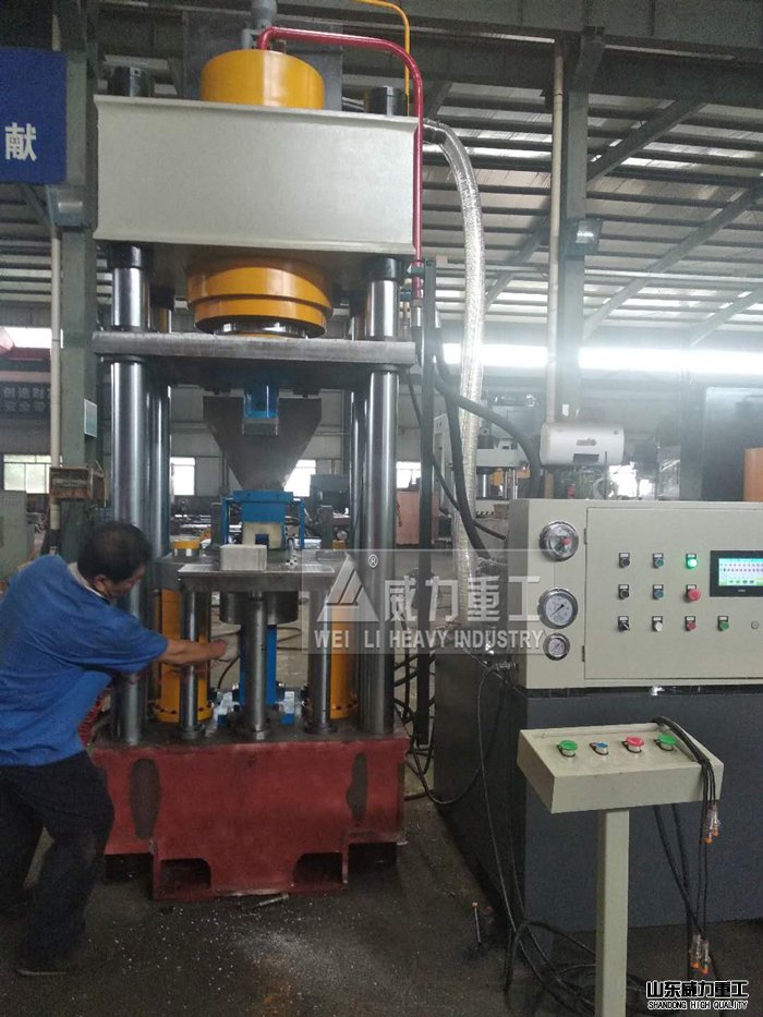 500噸鹽磚壓塊油壓機(jī)