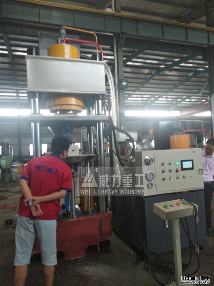 伺服四梁四柱油壓機(jī)試機(jī)